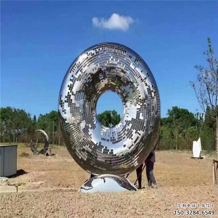 鏤空?qǐng)A環(huán)雕塑制造商，美陳雕塑，不銹鋼圓環(huán)雕塑供給