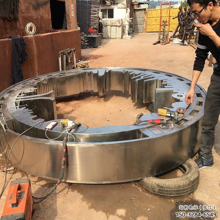 白鋼圓圈雕塑優(yōu)選，陸地?cái)[件，不銹鋼圓圈雕塑制作承接