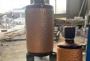 藝術酒瓶雕塑展品，室外軟裝，展示玻璃鋼酒瓶雕塑訂做