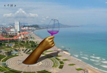 手握酒杯雕塑生產(chǎn)，戶外擺放，不銹鋼手握鋼筆雕塑廠家