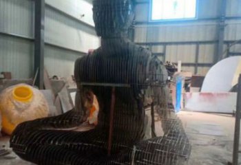 現(xiàn)代鏤空人物雕塑優(yōu)選，圓雕體系，鐵藝坐式人物雕塑選定