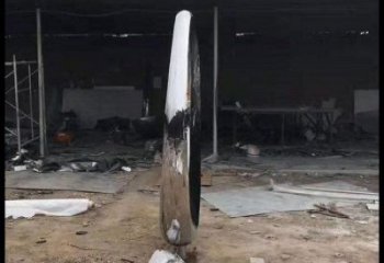 月亮雕塑優(yōu)選，多彩藝術(shù)，鏡面鏤空月亮雕塑選用