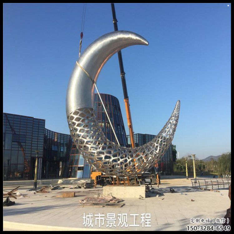 庭院月牙雕塑