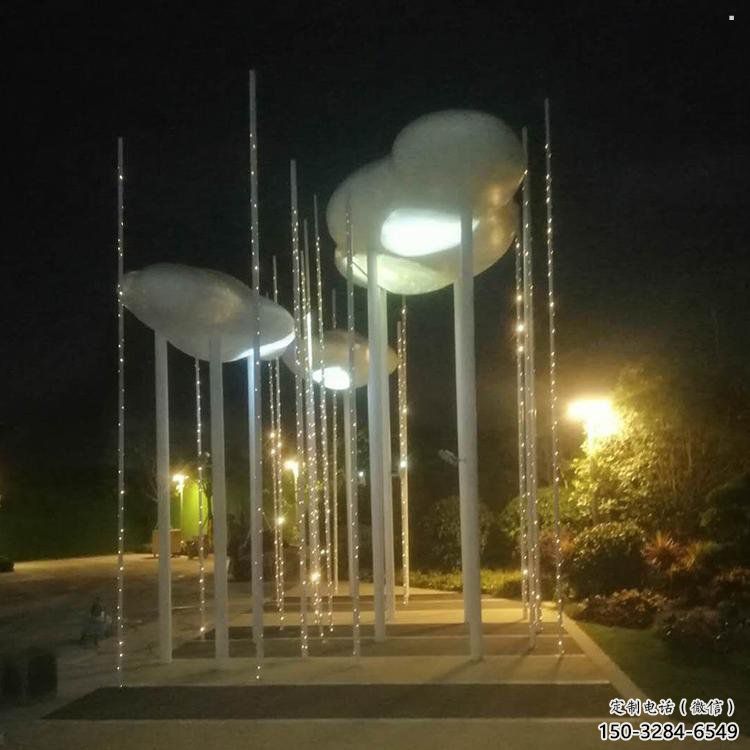 街道云朵雕塑，鍛造景觀雕塑，燈光效果