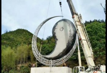 大型月亮雕塑，鍍銅景觀雕塑，鏡面工藝