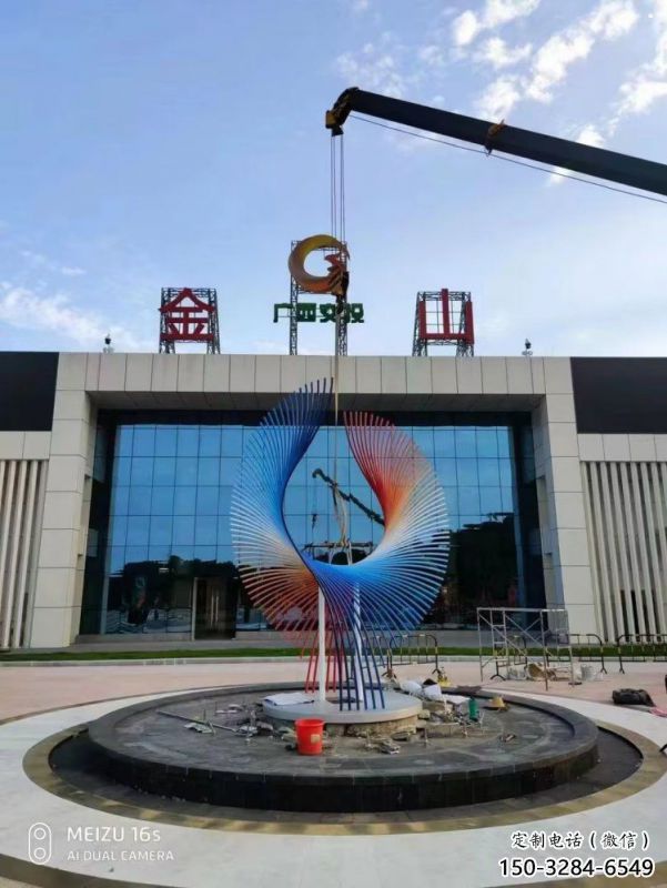 彩繪景觀鳥(niǎo)翅雕塑生產(chǎn)，景區(qū)案例，不銹鋼鳥(niǎo)翅雕塑優(yōu)選