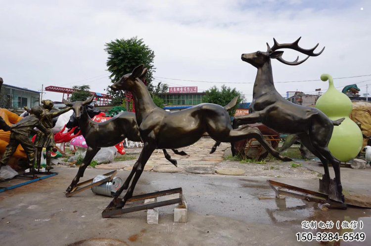 瓊山戶外小鹿批發(fā)，動(dòng)物雕塑，梅花鹿銅雕塑供求