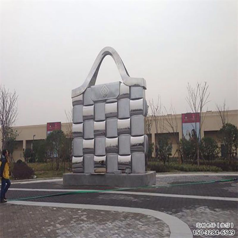 常德景觀背包雕塑優(yōu)選，陸地擺件，園林不銹鋼背包雕塑供應