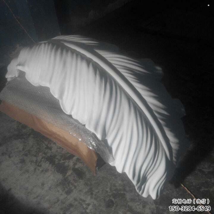 白山羽毛雕塑供應，花園小品，酒店玻璃鋼羽毛雕塑展品