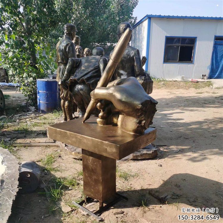 烏海手握鋼筆雕塑，街道標(biāo)識(shí)，玻璃鋼手握鋼筆雕塑廠家