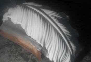 盤錦羽毛雕塑供應，花園小品，酒店玻璃鋼羽毛雕塑展品