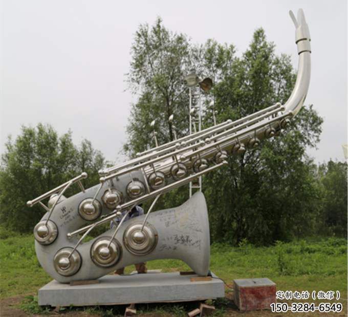 樂山街頭薩克斯雕塑